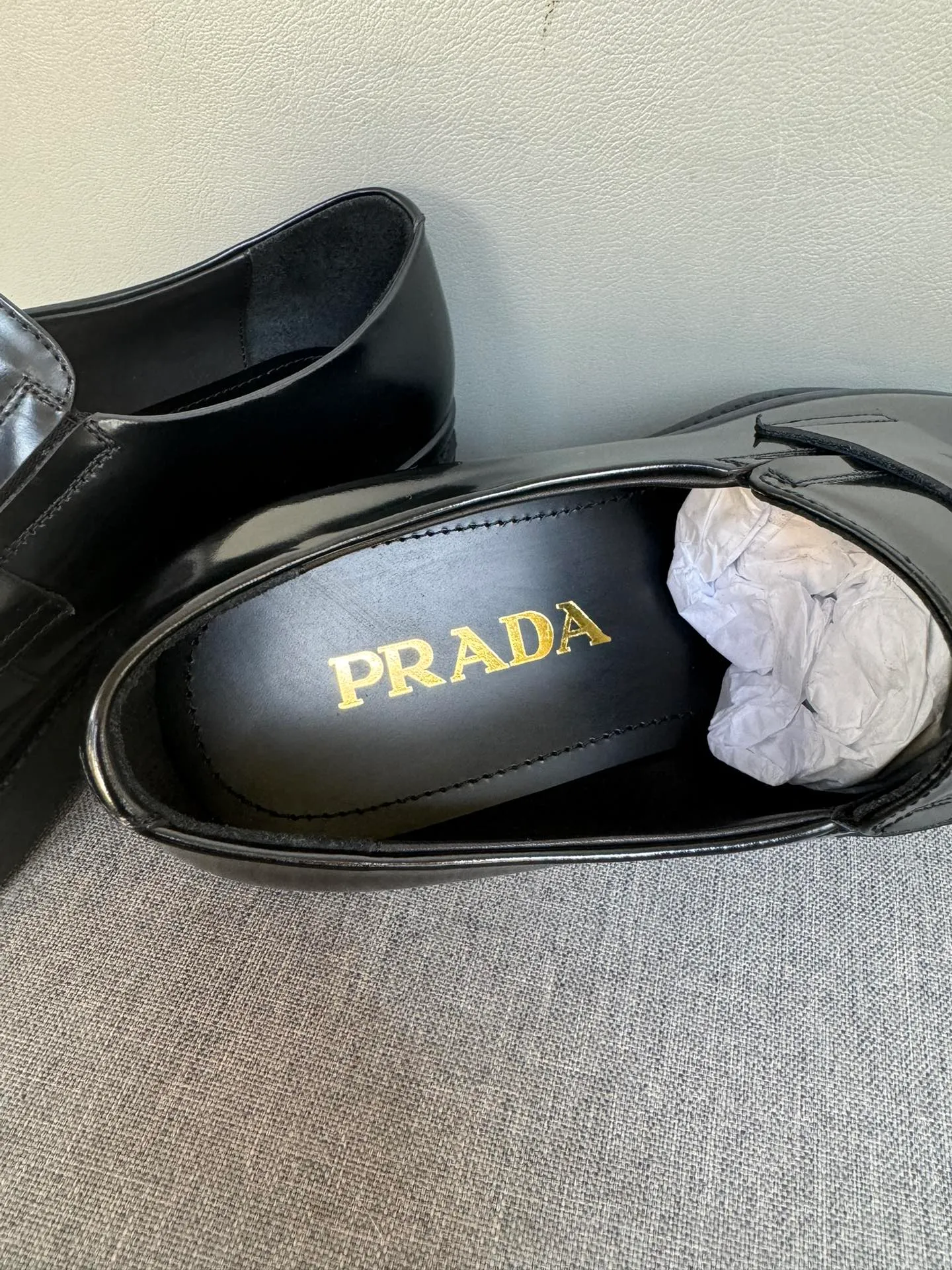 Men's shoes 💰860 Popular recommendations ✨PRADA Prada's top purchasing quality Imported color-brushed open edge beads on the uppers Carved toe design Cowhide lining Private molded TPU outsole Non-slip, wear-resistant and elastic Fashionable and versatile Black 39-44 in stock (38, 45 customized for replacement, return and exchange)